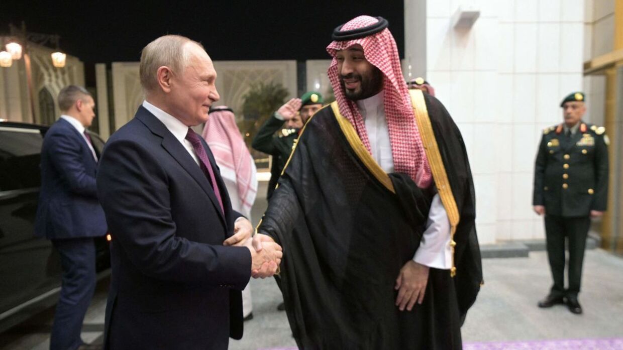 Putin havde fundet det store smil frem, da han besøgte Saudi-Arabiens kronprins Mohammed bin Salman tidligere på ugen.