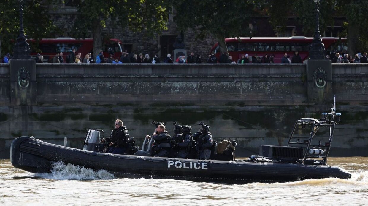Arkiv: Britisk Politi på Themsen. 