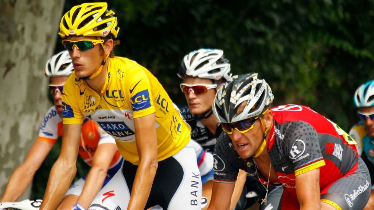 Lance Armstrong (th.) kørte Tour de France for sidste gang i 2010. Her ses han side om side med Andy Schleck fra Saxo Bank.