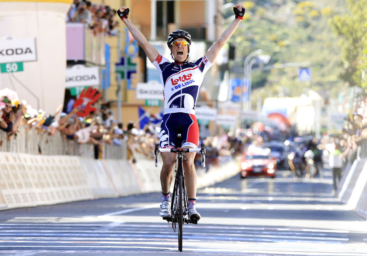 Lars Bak krydser målstregen som vinder af 12. etape af Giro&nbsp;d'Italia.