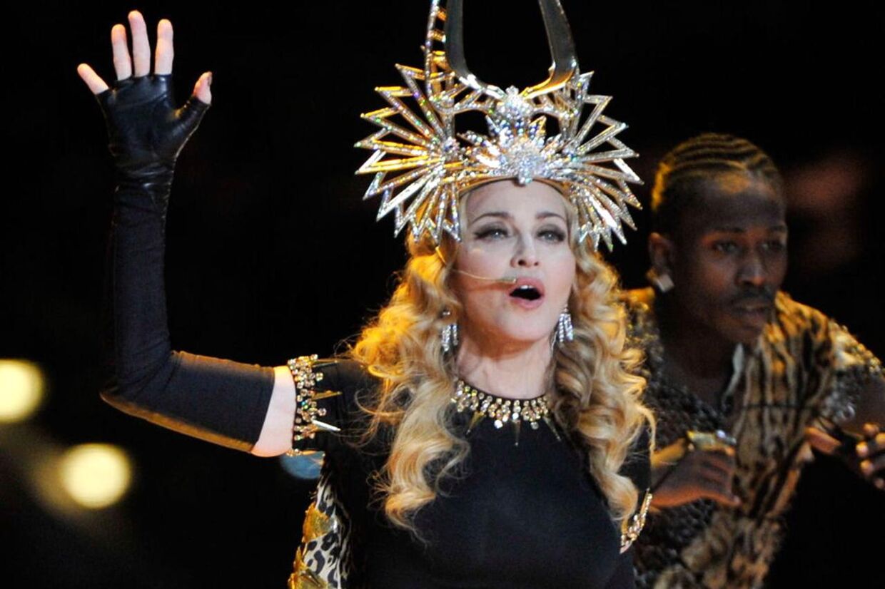 Her optræder Madonna i pausen i Superbowl-arrangementet, der fandt sted tidligere på året.&nbsp;