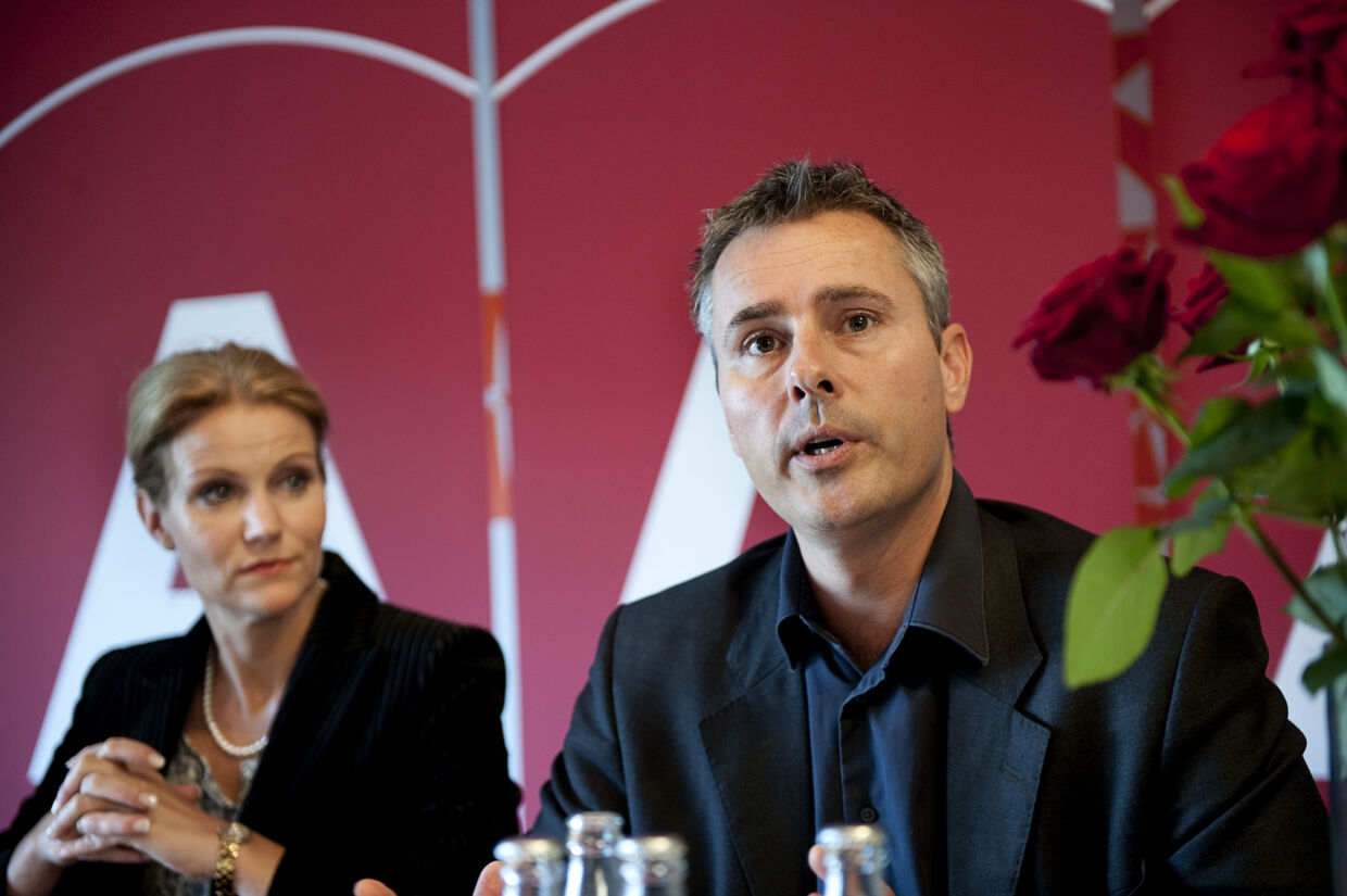 Socialdemokraternes formand, Helle Thorning-Schmidt, og politisk ordfører, Henrik Sass Larsen,&nbsp; til pressemøde.