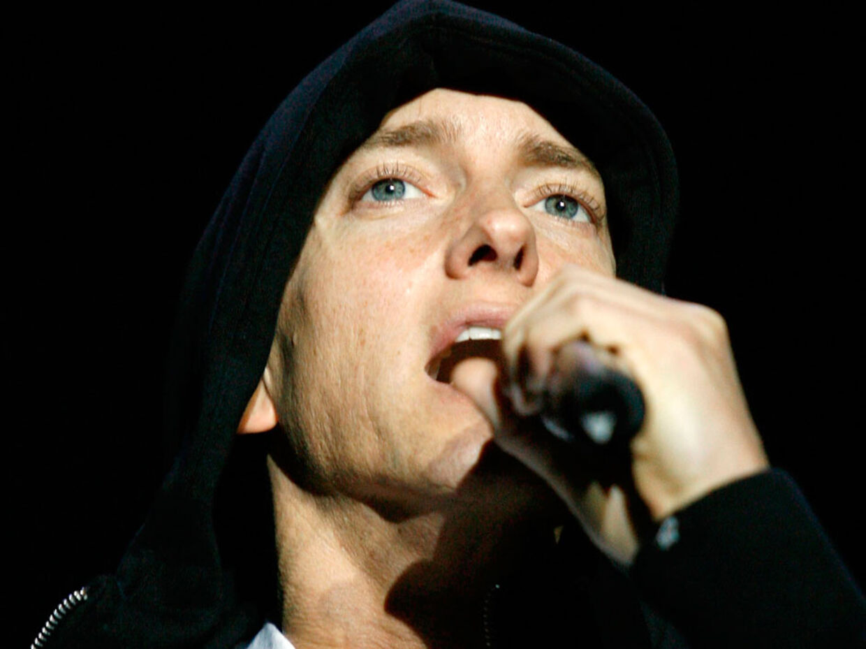 Эминем песни мама. Эминем 2004. Eminem группа. Eminem Biography. Эд Ширан и Эминем.