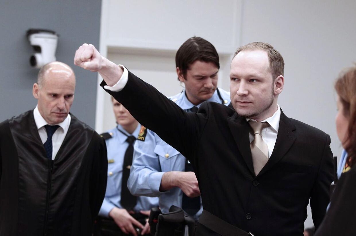 Breivik viste torsdag ikke sin provokerende hilsen i retten.
