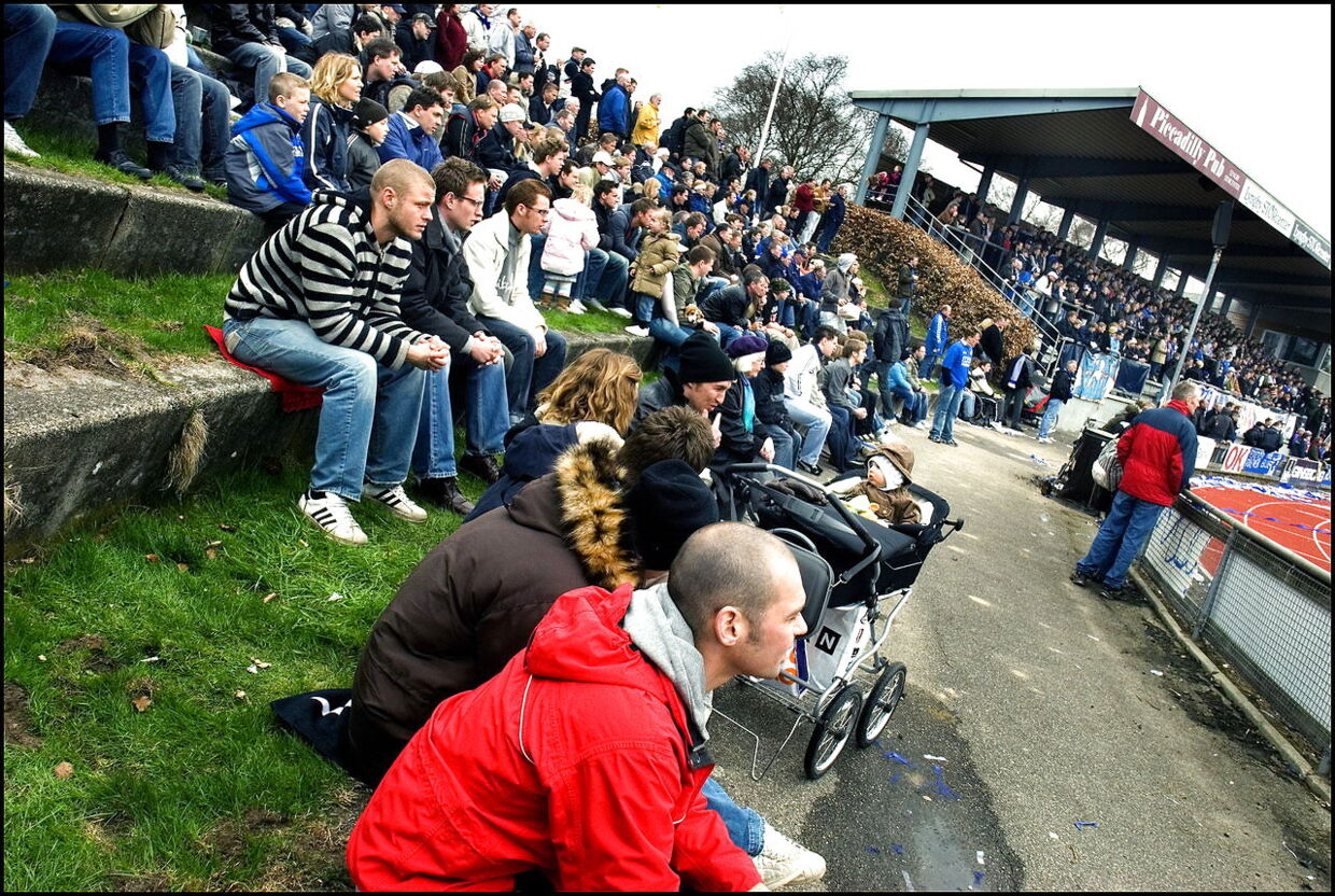 DBU inddrager Lyngbys superligalicens - arkivfoto fra Lyngby Stadion.