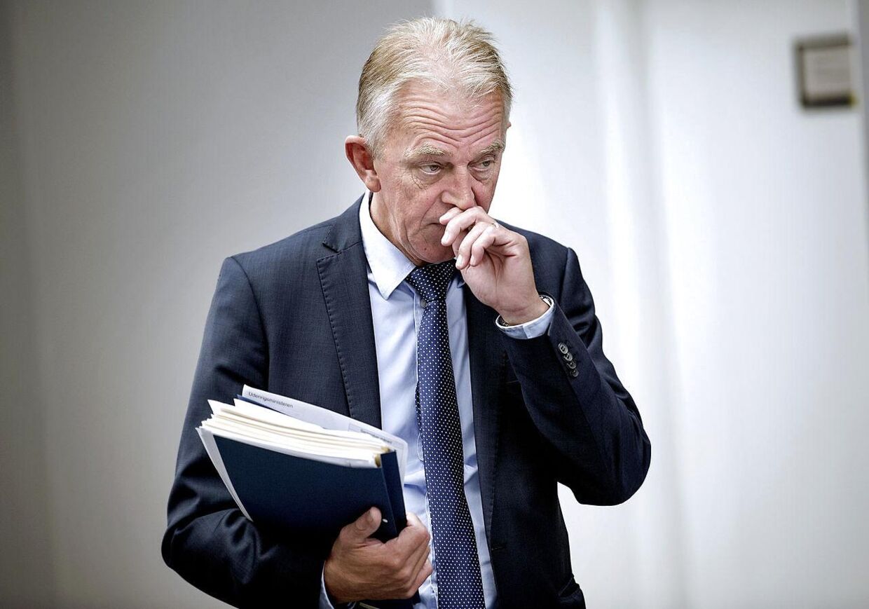 Udenrigsminister Villy Søvndal træder tilbage som formand for SF.