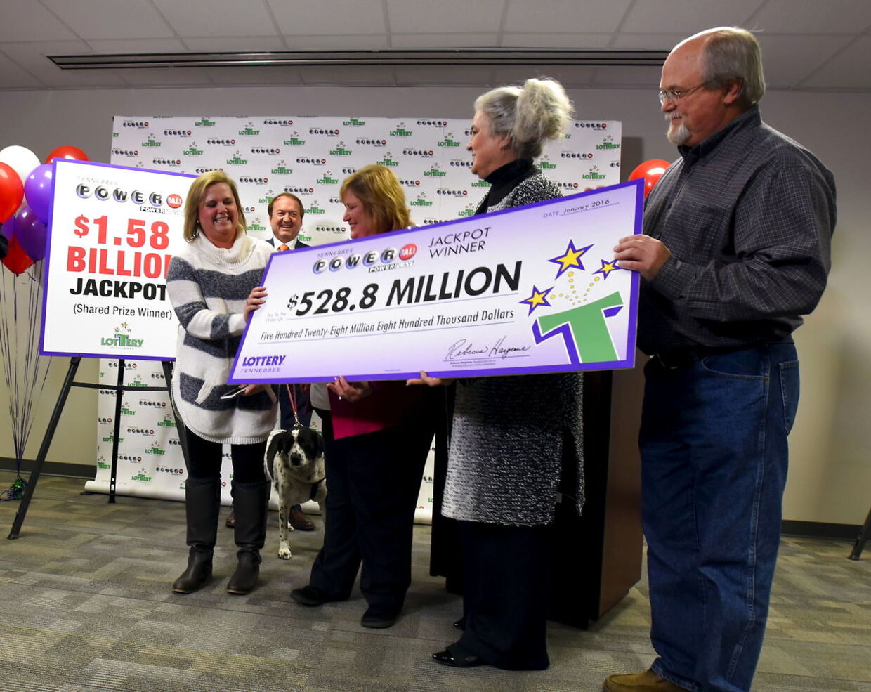 Powerball jackpot co-winners Lisa and John Robinson of Munford, Tennessee, their daughter Tiffany Robinson (L) and Tennessee Lottery President and CEO Rebecca Hargrove attend a news conference at the headquarters of the Tennessee Lottery in Nashville, Tennessee January 15, 2016. The couple revealed on the TODAY television show that they held a winning ticket to claim their share of the $1.6 billion Powerball prize. REUTERS/Harrison McClary TPX IMAGES OF THE DAY