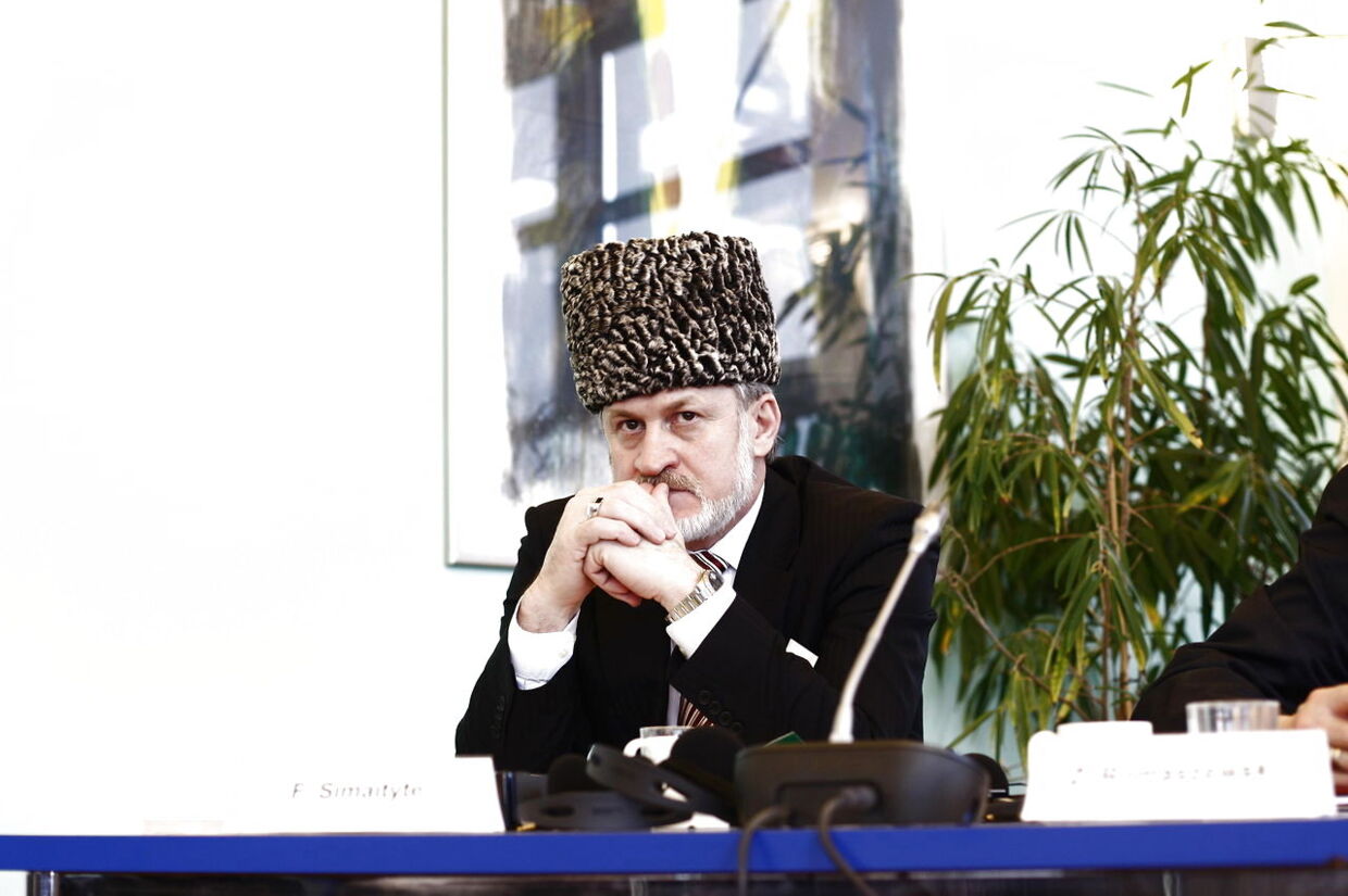 Lederen af den tjetjenske eksilregering gæster Danmark i forbindelse med en international konference om Tjetjenien.
