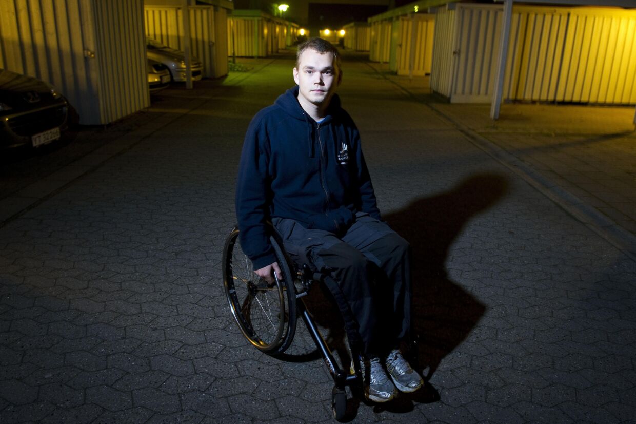 18-årige Harald Hornsá har hele to gange oplevet at miste sin førlighed. Som 16-årig blev han lam fra hofterne og ned. Siden fik han førligheden tilbage efter et besøg hos en hypnotisør. Men et år senere blev han igen bundet til kørestolen.
