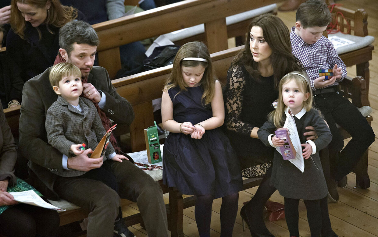 Kronprinsesse Mary og Kronprins Frederik med børnene overværer Det Kgl. Danske Musikkonservatoriums Børnekors julekoncert i Esajas Kirke i København.