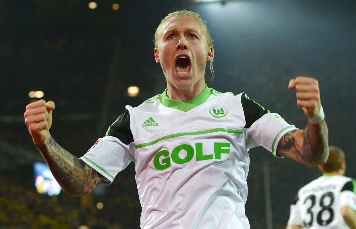 Simon Kjær scorede for Wolfsburg i 1-1-kampen mod Leverkusen.