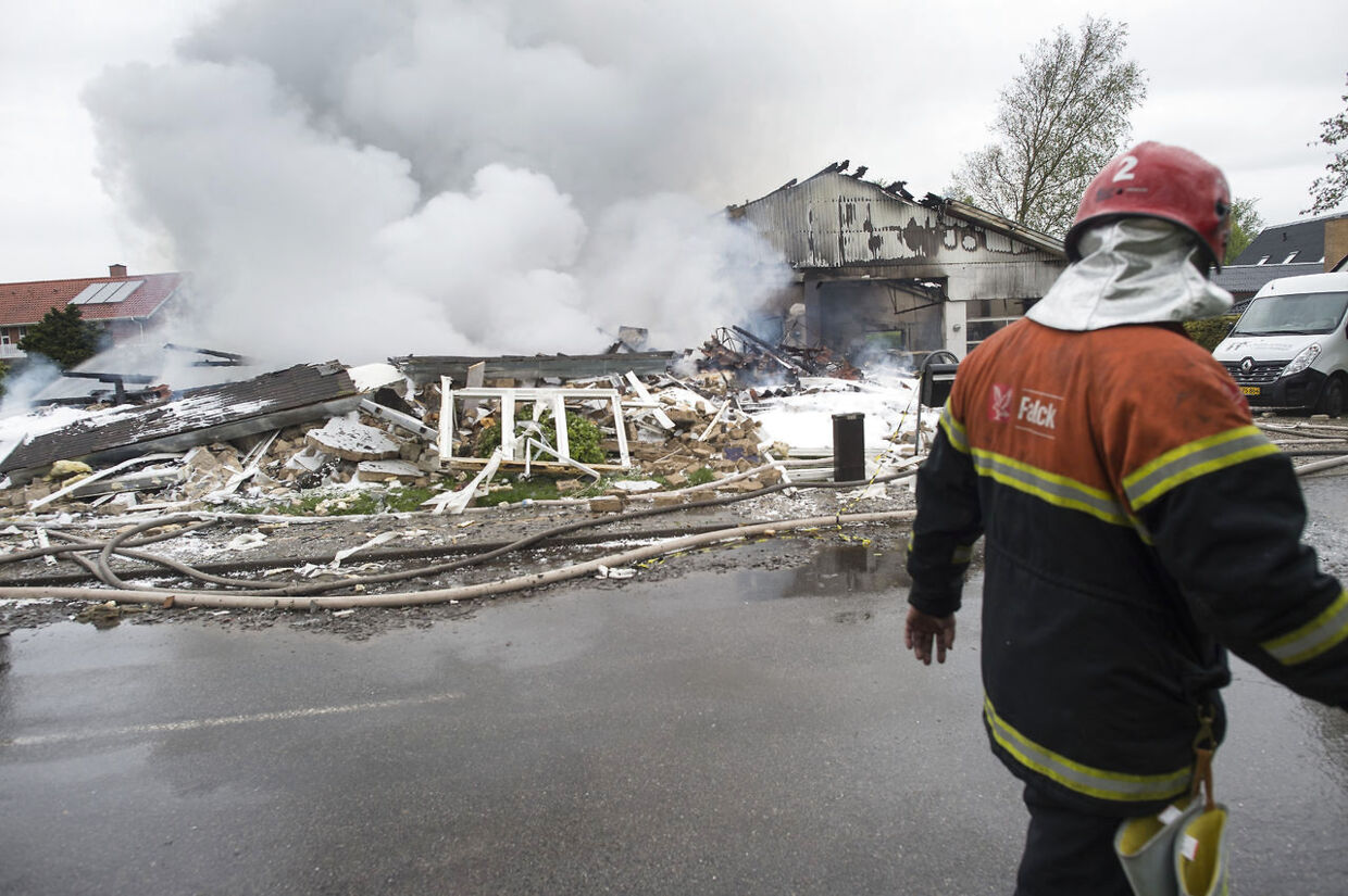 En eksplosionbrand jævnede mandag et hus med jorden i Arrild ved Toftlund i Sønderjylland.