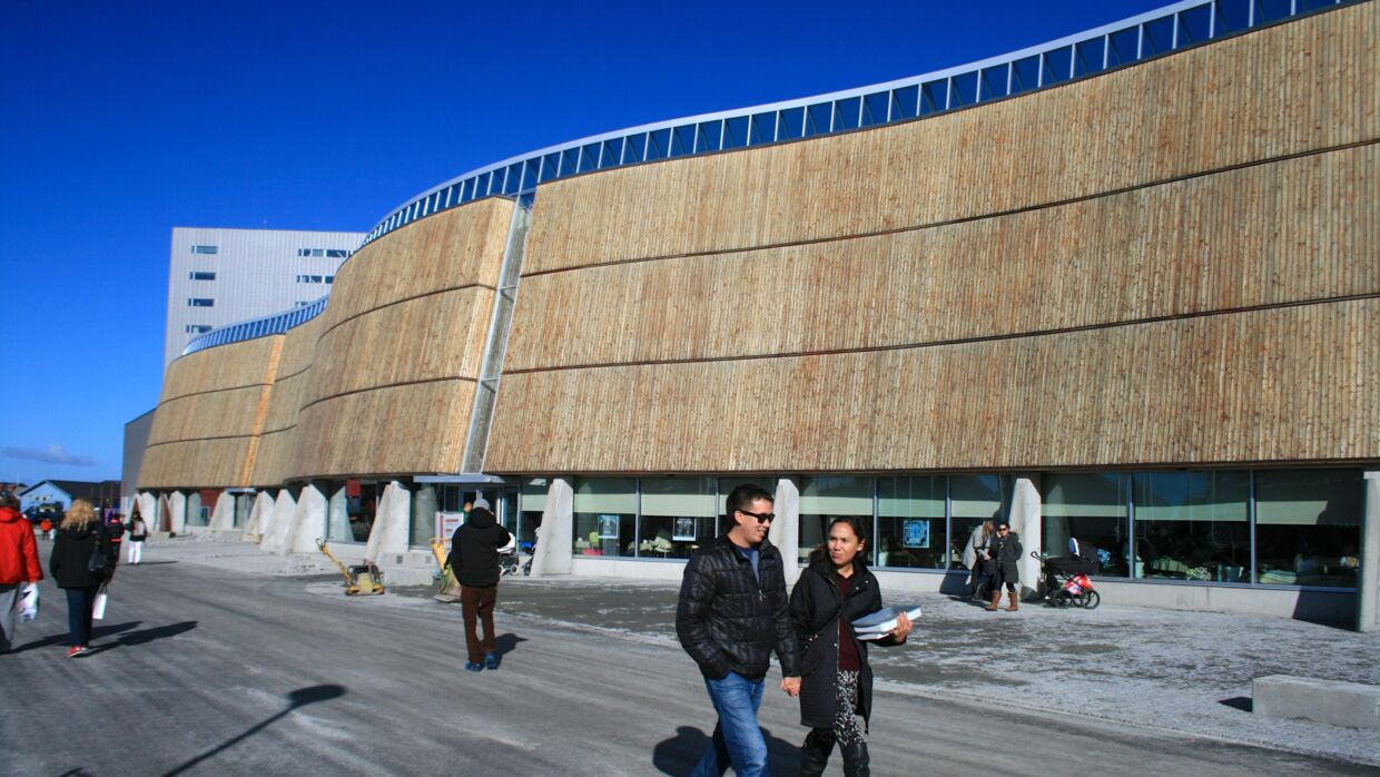 Arkitekturen er blot en af de steder, hvor der findes kontraster i Nuuk.