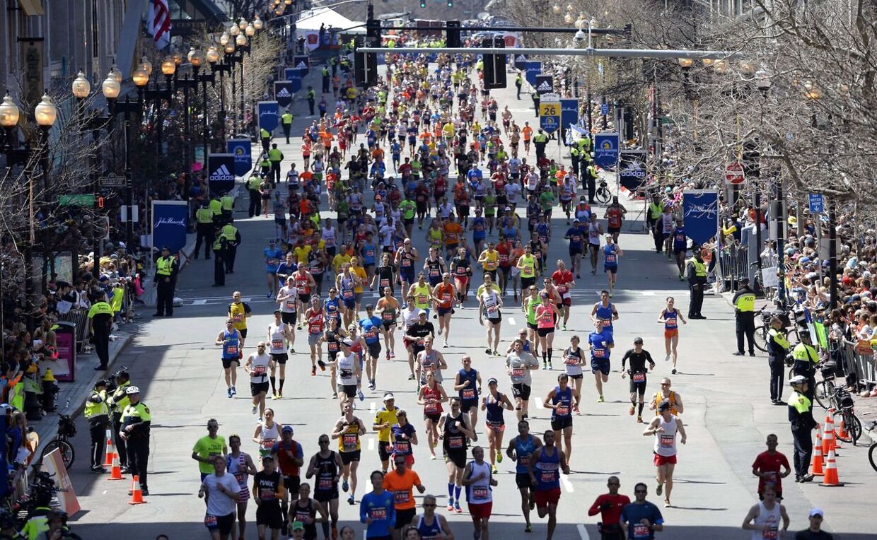 Runners make their way to the finish line during the 118th Boston Marathon in Boston, Massachusetts April 21, 2014 . AFP PHOTO / Timothy A. CLARY
