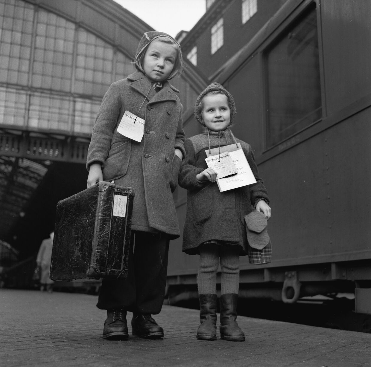 To tyske krigsbørn ankommer til Københavns Hovedbanegård. Foto: Scanpix