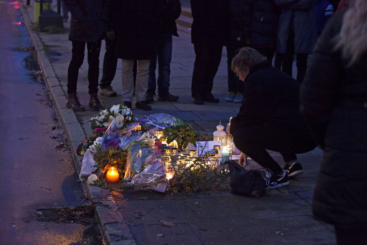 Der blev søndag holdt en mindehøjtidelighed for den 46-årige kvinde, der blev kørt ihjel af 22-årig flugtbillist ved Glyptoteket i København