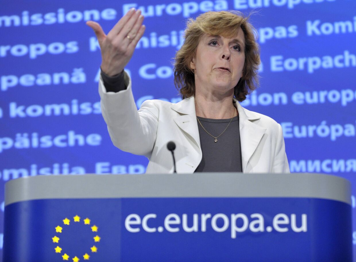 European climate commissioner Connie Hedegaard speaks at a news conference at the EC headquarters in Brussels May 26, 2010. Any future deepening of European Union carbon dioxide cuts to 30 percent would probably push the price of permits in the EU carbon market towards 30 euros ($36.86), Hedegaard said on Wednesday.   REUTERS/Eric Vidal    (BELGIUM - Tags: POLITICS ENVIRONMENT)