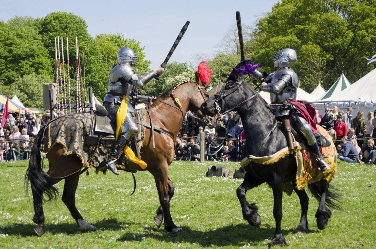 Der bliver gået til stålet, når ridderne kæmper, og skader er ikke ualmindelige.