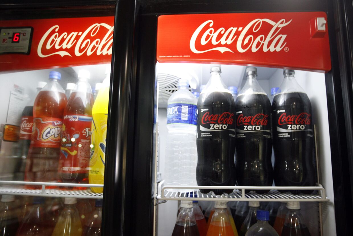 Mange vælger light-sodavand som Cola Zero for at undgå fedme og hjerteproblemer. Men den sukkerfrie sodavand kan være med til at give hjertekarsygdomme, viser ny undersøgelse.&nbsp;