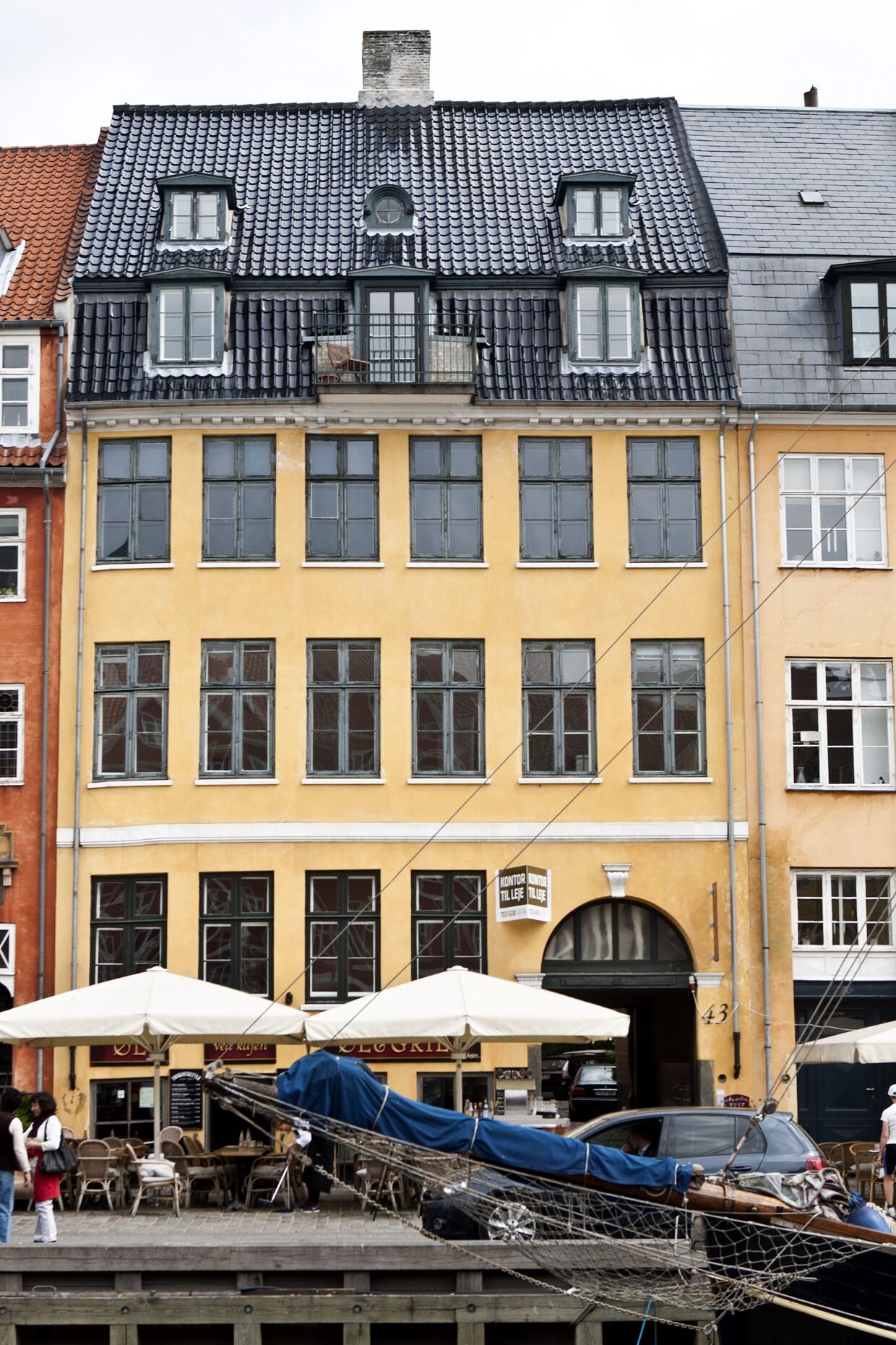 Også Nyhavn 43 er i ejendomsmatadorens portefølje. Som adressen afslører, ligger den i et af Københavns populære turistområder Nyhavn.