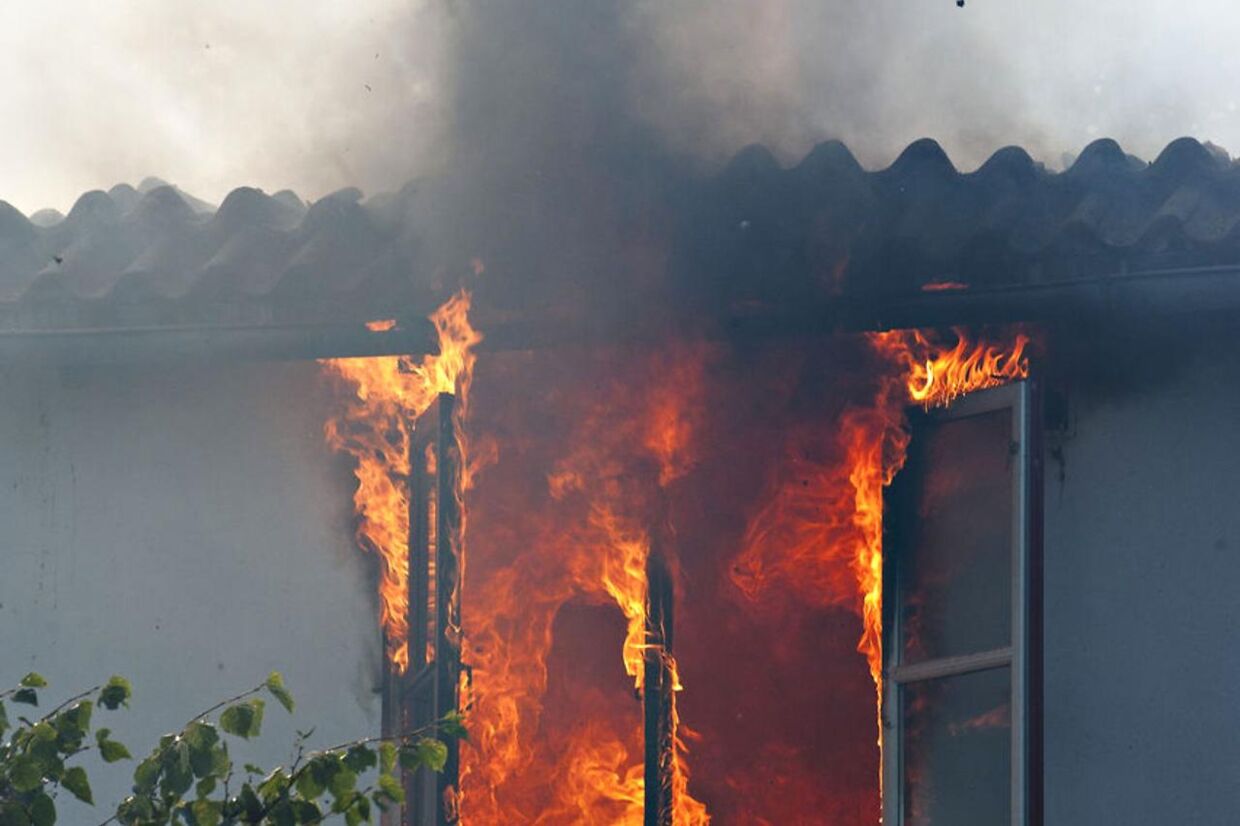 En 69-årig kvinde slap ikke ud af flammerne i tide. Da brandfolk ankom til hendes hjem i Bredebro, var hun død. Arkivfoto.