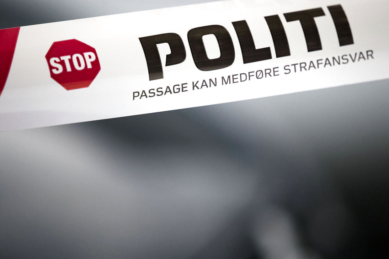 Politiet søger to røvere, der slog til mod postkontoret i Super Brugsen Vesterbrogade 162 kort før klokken 17 mandag.