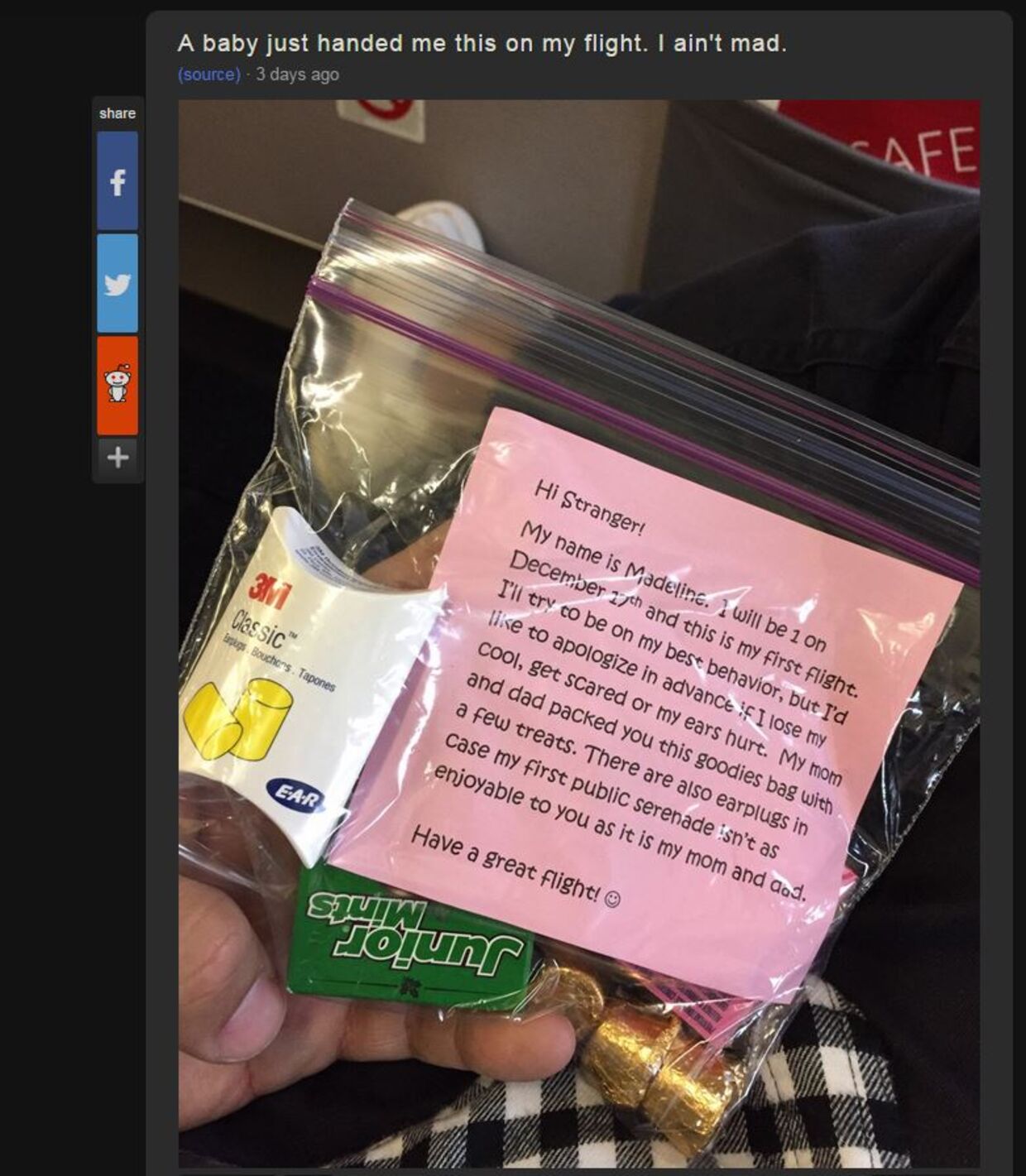 Billedet af Madelines gavepose og brev til medpassagererne på hendes første flyvetur. 