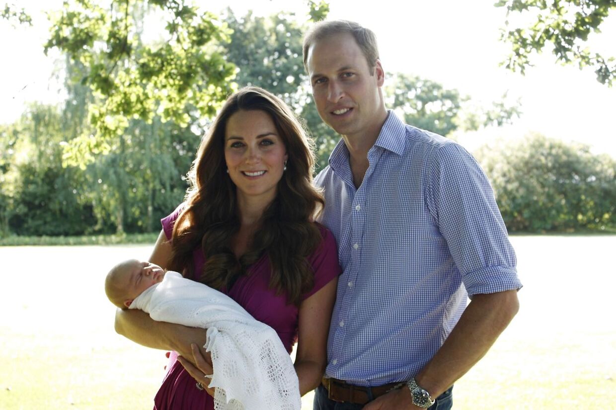 Kates far Michael Middleton har tidligere udsendt dette billede af parret og den lille prins.