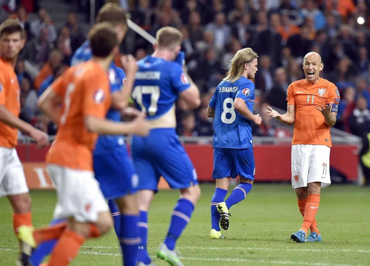 Netherlands Arjen Robben (R) reacts during the UEFA Euro 2016 qualifying round football match between Netherlands and Iceland at the Arena Stadium, on September 3, 2015 in Amsterdam. AFP PHOTO / JOHN THYS