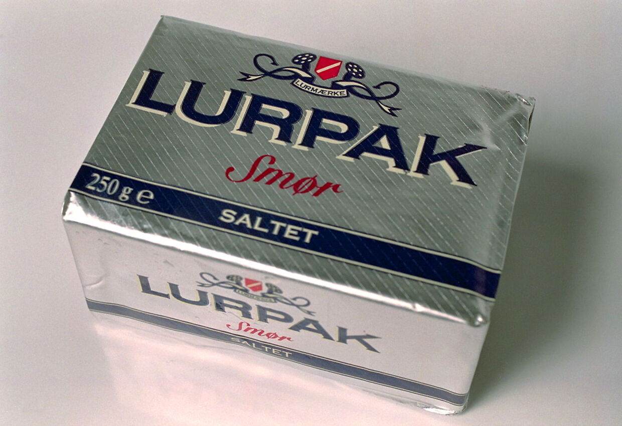 Nordmændene betaler op mod 600 norske kroner for et halvt kilo smør på nettet. Det er 300 kroner for sådan en pakke Lurpak her.