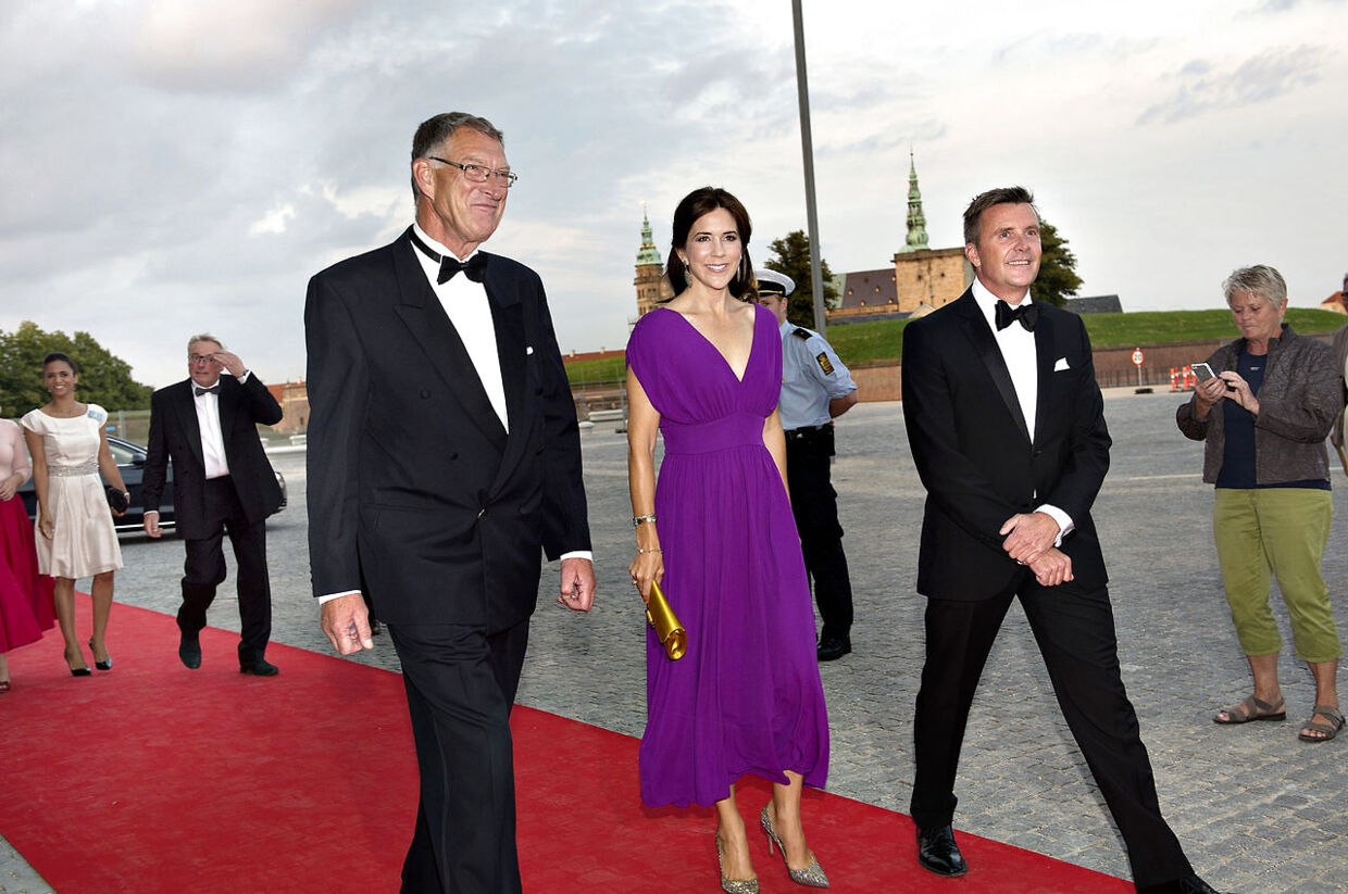 Her ankommer Kronprinsesse Mary med Helsingørs borgmester Johannes Hecht-Nielsen og Jens Wittrup Willumsen til Kulturværftet ved Kronborg i Helsingør for at deltage i prisoverrækkelsen af verdens største bæredygtige designpris, Index.