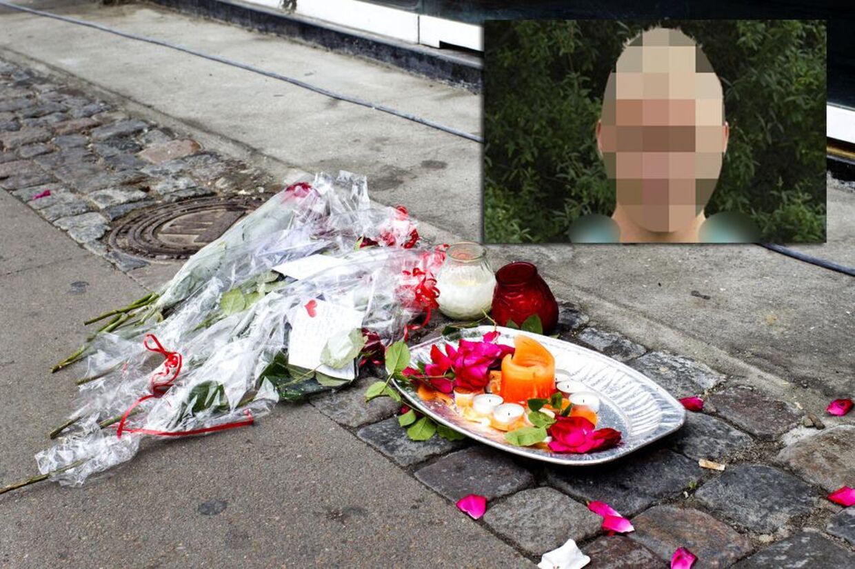 Blomster foran diskotek Celcius i København, hvor den 19-årige Kevin Jelsdal omkom natten til søndag. Til højre den 19-årige, som gav Jelsdal en knytnæve.