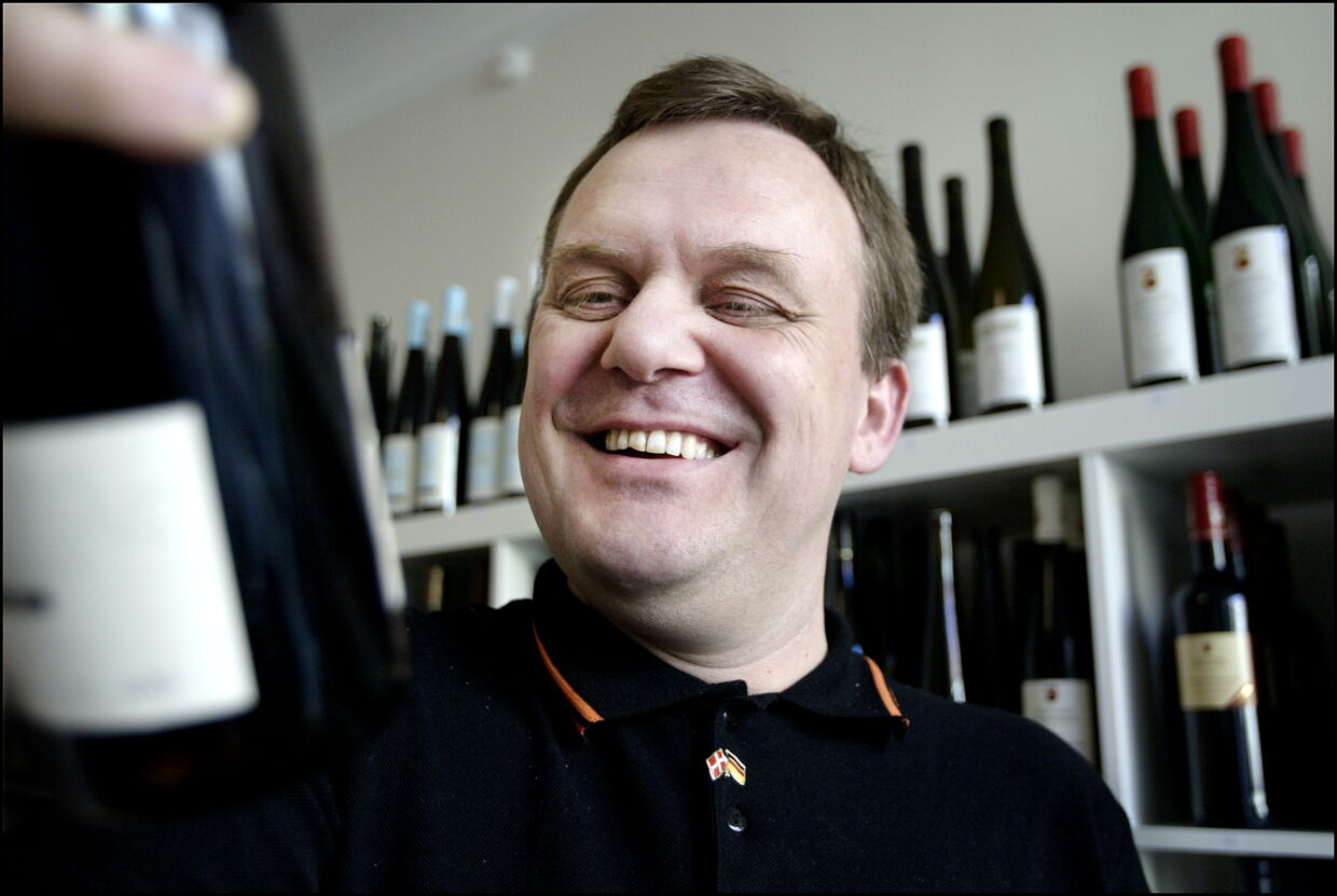 Finn Möbius har tidligere dreven en vinbar på Frederiksberg. Senest har han arbejdet som selvstændig kommunikationsråder, da han blev udnævnt til ny spindoktor for Brian Mikkelsen.