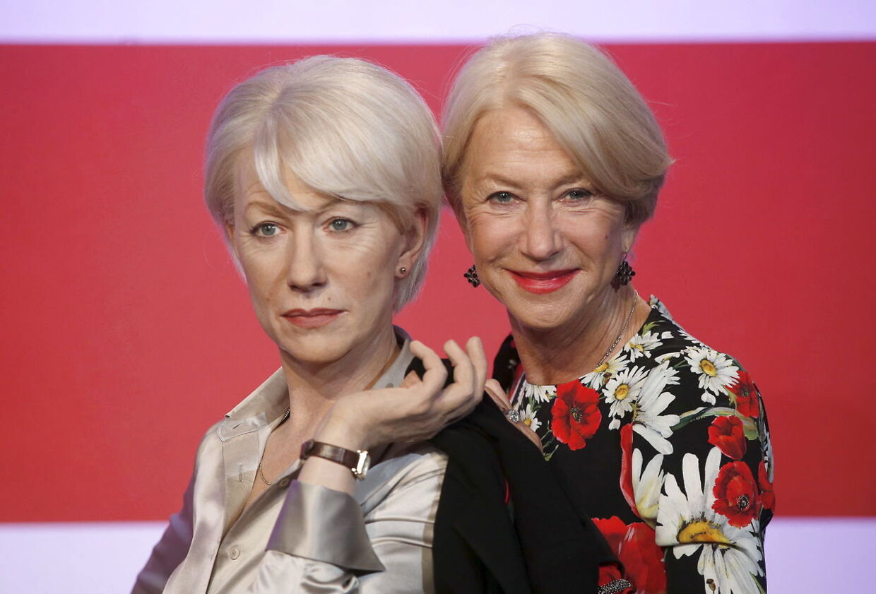 British actor Helen Mirren (R) poses with a waxwork model of herself at Madame Tussauds in London, Britain, July 30, 2015. REUTERS/Peter Nicholls