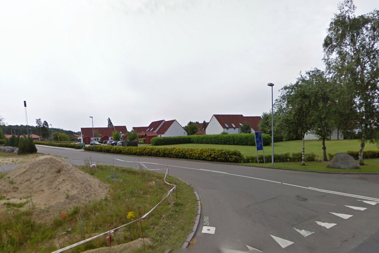 Det er i denne bebyggelse i Holme-Olstrup ved Næstved, at en kvinde lørdag morgen er fundet død.