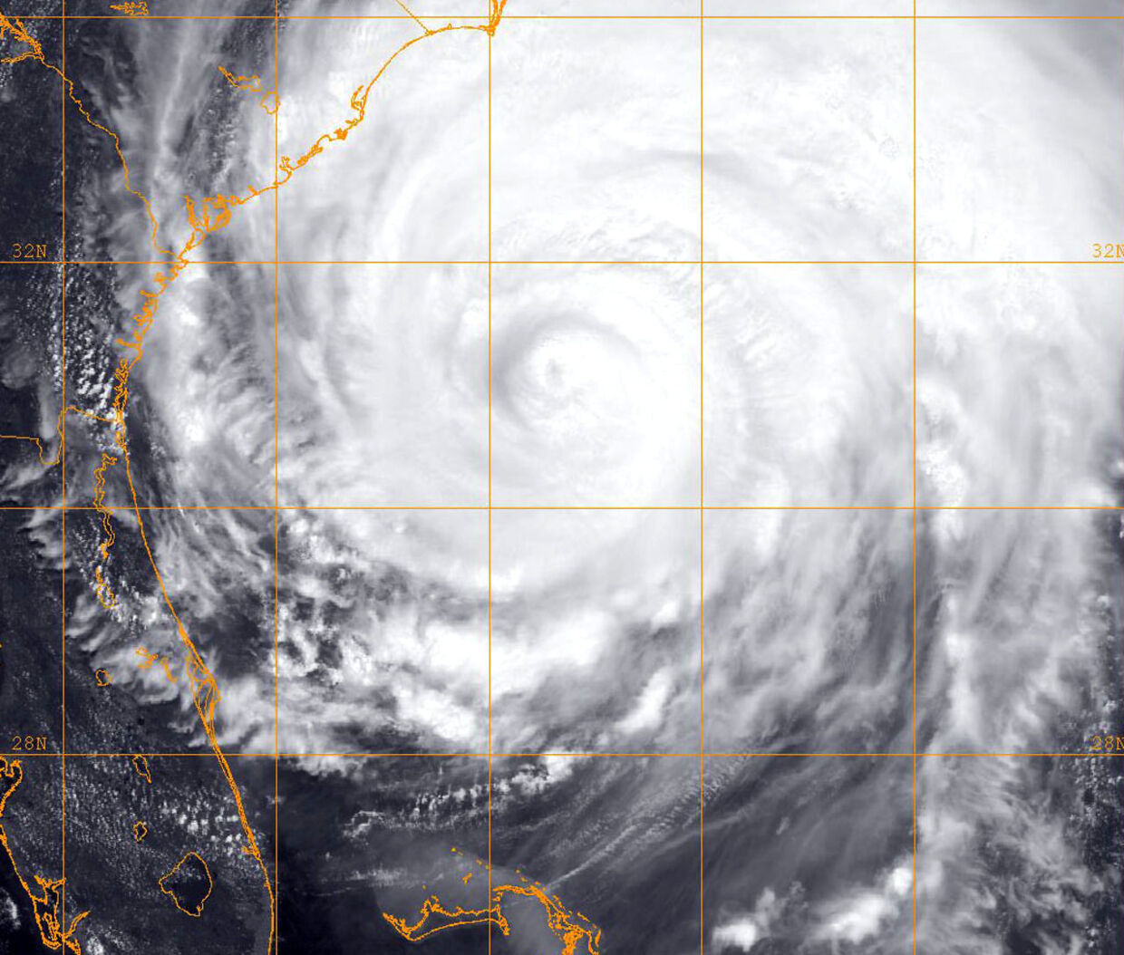 Irene er nu negraderet fra en kategori 2 til en kategori 1 orkan. Der findes i alt fem niveauer for orkaners styrke.
