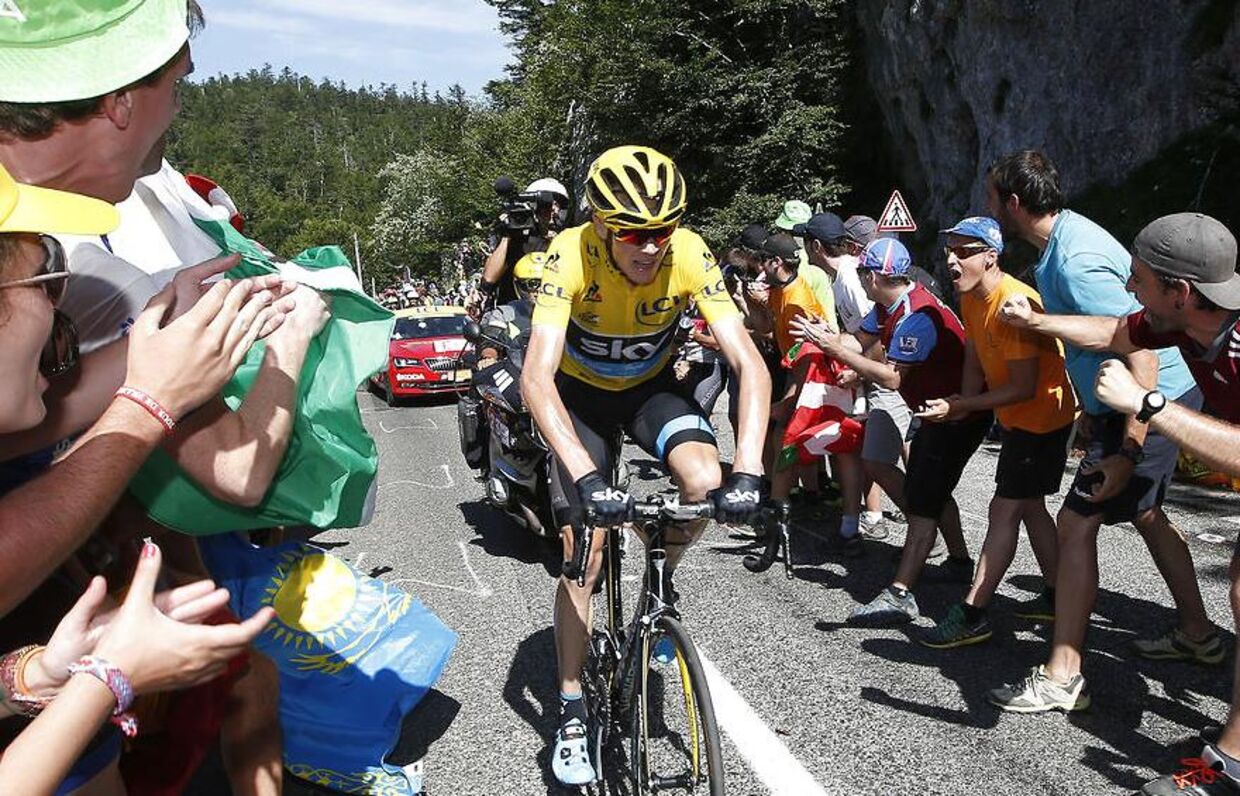 Chris Froome i den gule trøje på Tourens 10. etape