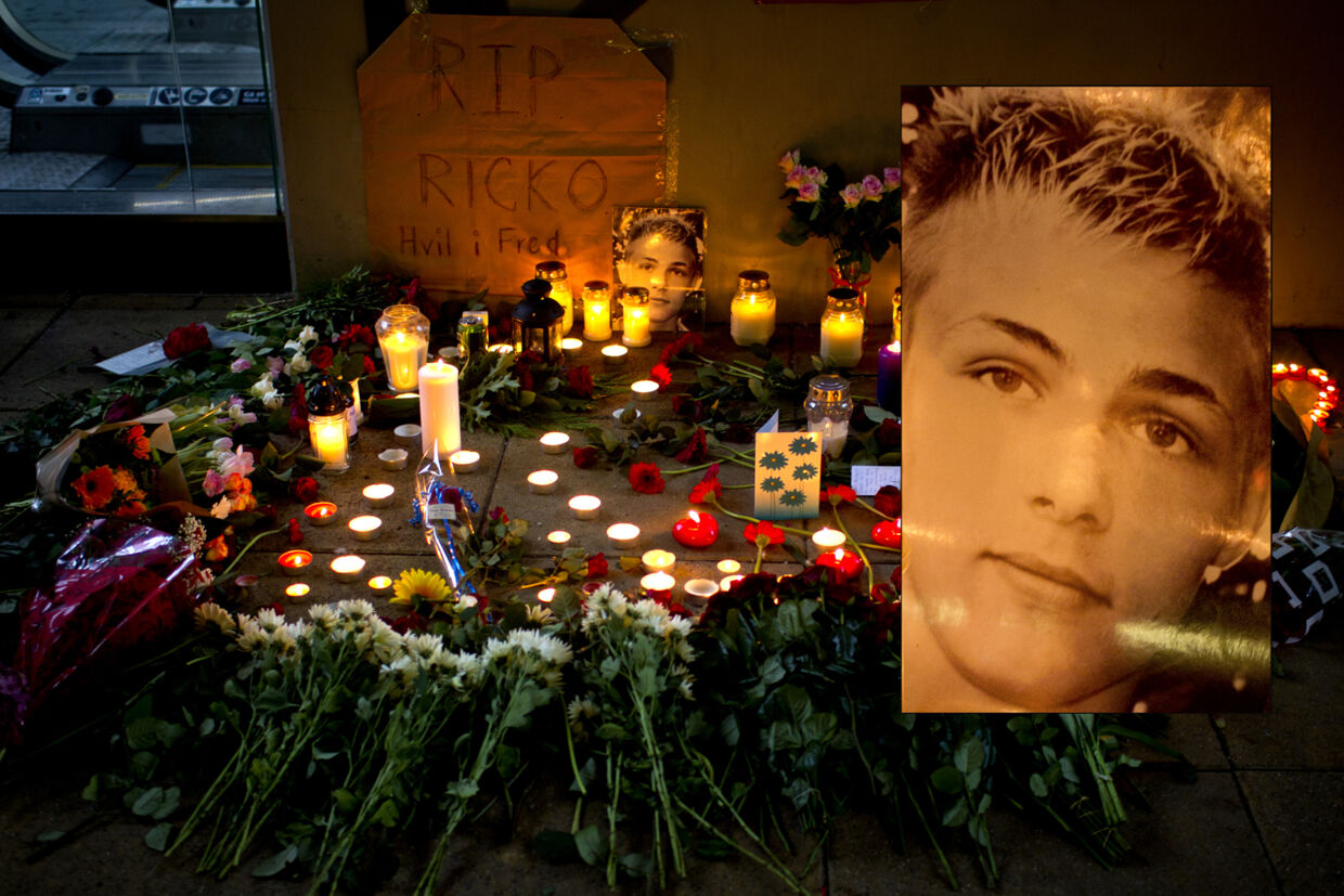 Den 19-årige Ricko blev søndag mindet med blomster og lys på stationen i Høje Taastrup-