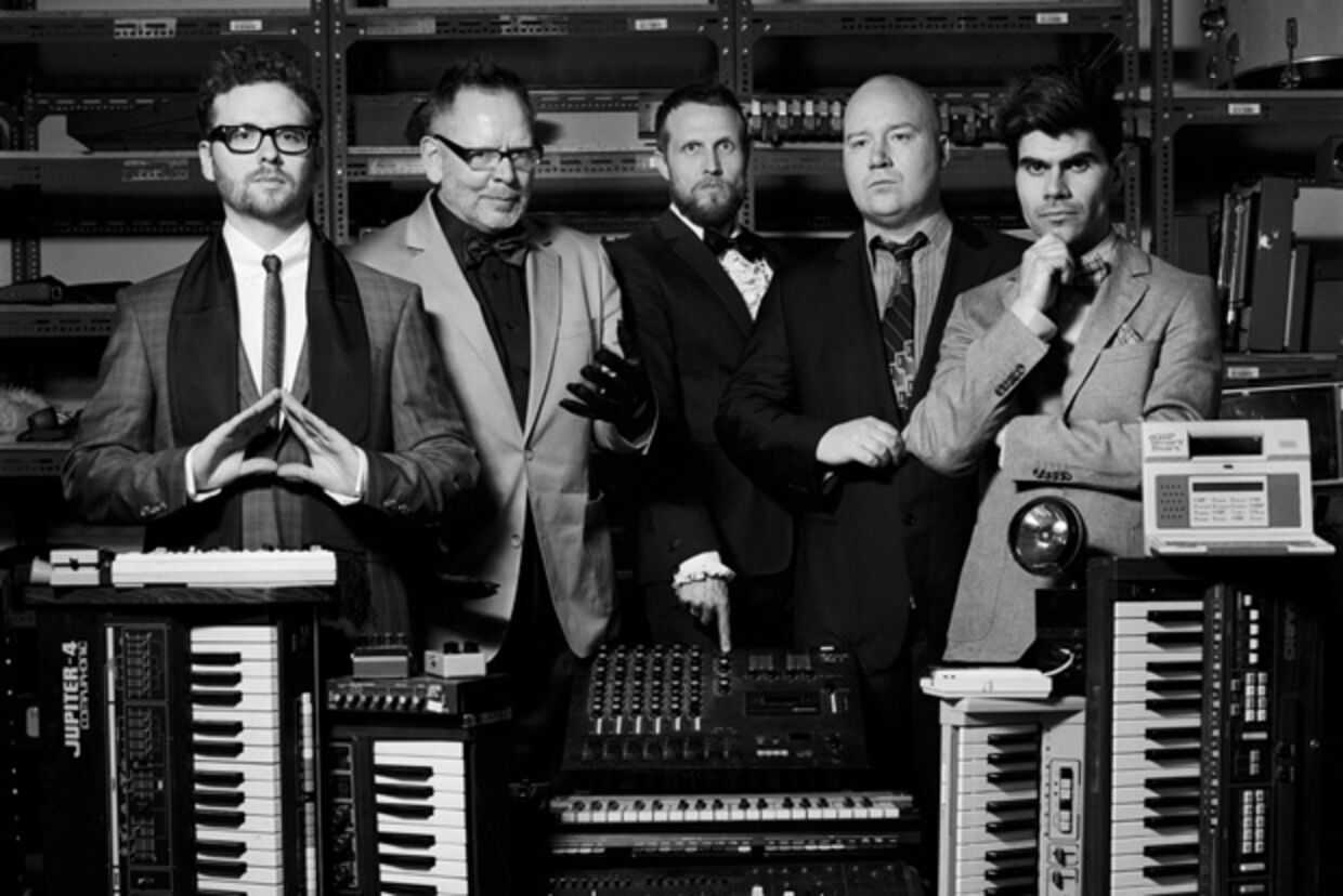 Apparat Organ Quartets andet album ’Pólýfònìa’ udsendes nu i Danmark. Det er en gammeldags affære, der desværre ikke reddes i mål af en lille portion potente popmelodier.