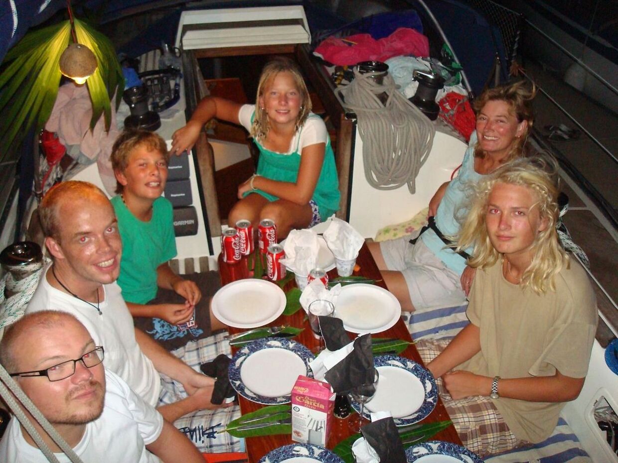 Her ses familien Quist Johansen, som 24. februar blev taget som gidsler af somaliske pirater, mens de var i færd med en jordomsejling. Dette billede stammer fra en tidligere rejse (arkivfoto).