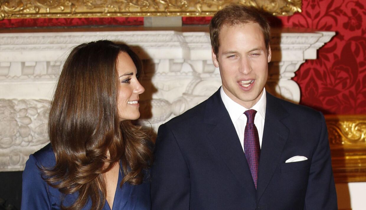 Den britiske prins William går imod traditionerne, når han den 29. april siger ja til sin forlovede, Kate Middleton.