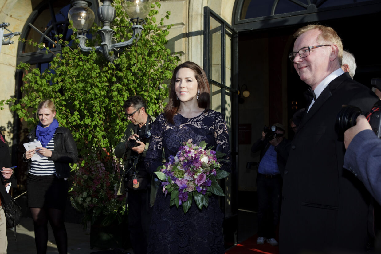 Mary ankommer til Det Kongelige Teater, som her til aften afholdt uddeling af Årets Reumert.