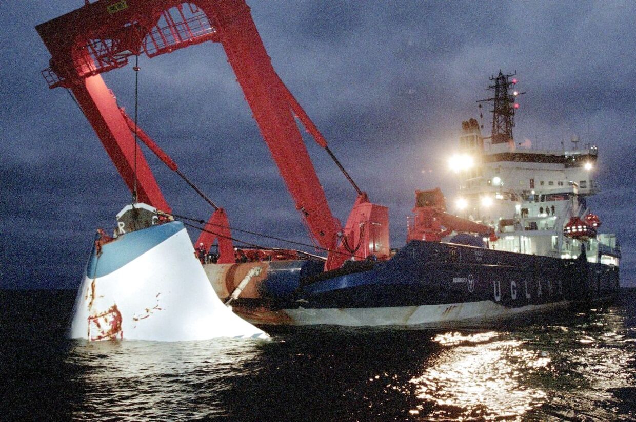 19. november 1994: Bovporten fra Estonia bjærges fra havets bund to måneder efter forliset, der er Europas største skibskatastrofe siden krigstid.&nbsp;