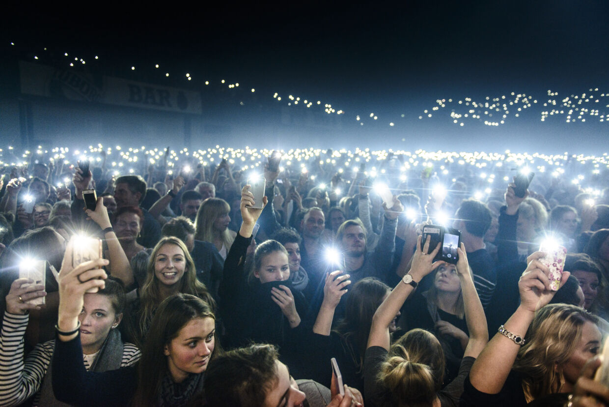 I efteråret spillede Lukas Graham to bragende udsolgte koncerter i Forum. I forreste række var selvfølgelig skrigende teenagepiger. Foto: Simon Skipper