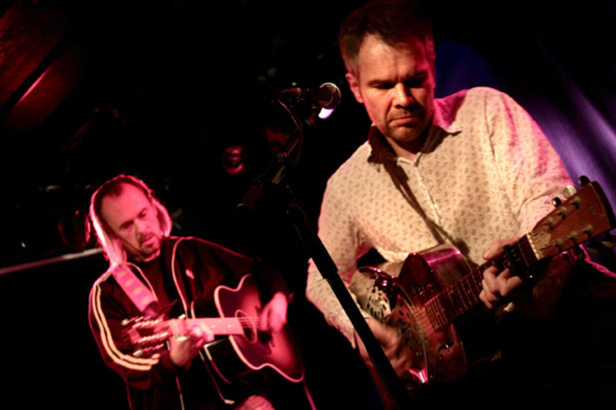 "De efterladte": Peter H. Olesen (til venstre) er tilbage med nye sange sammen med vennen Michael Lund.