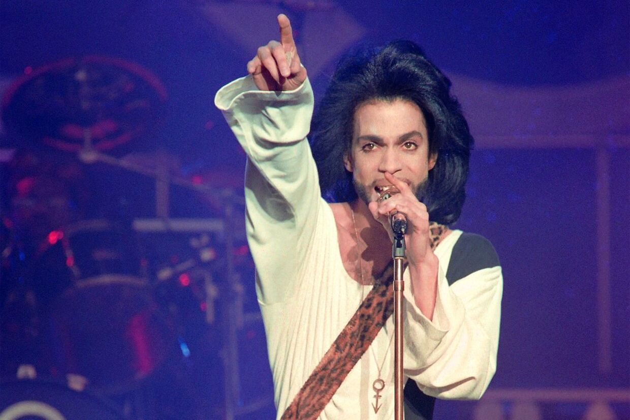 Arkivfoto fra en Prince-koncert på Parc des Princes stadion i Paris i 1990.