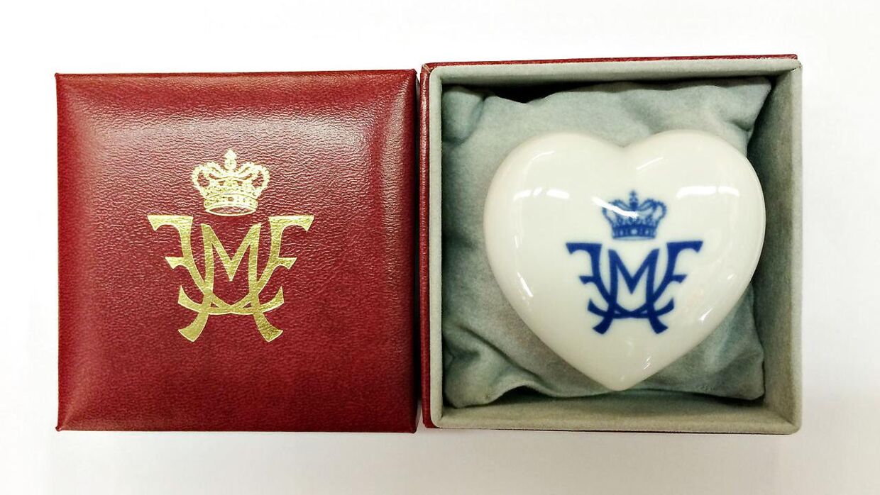 Hjerte af porcelæn fra Frederik og Marys bryllup sat på auktion. Hjertet blev givet til alle gæster ved bryllupet.