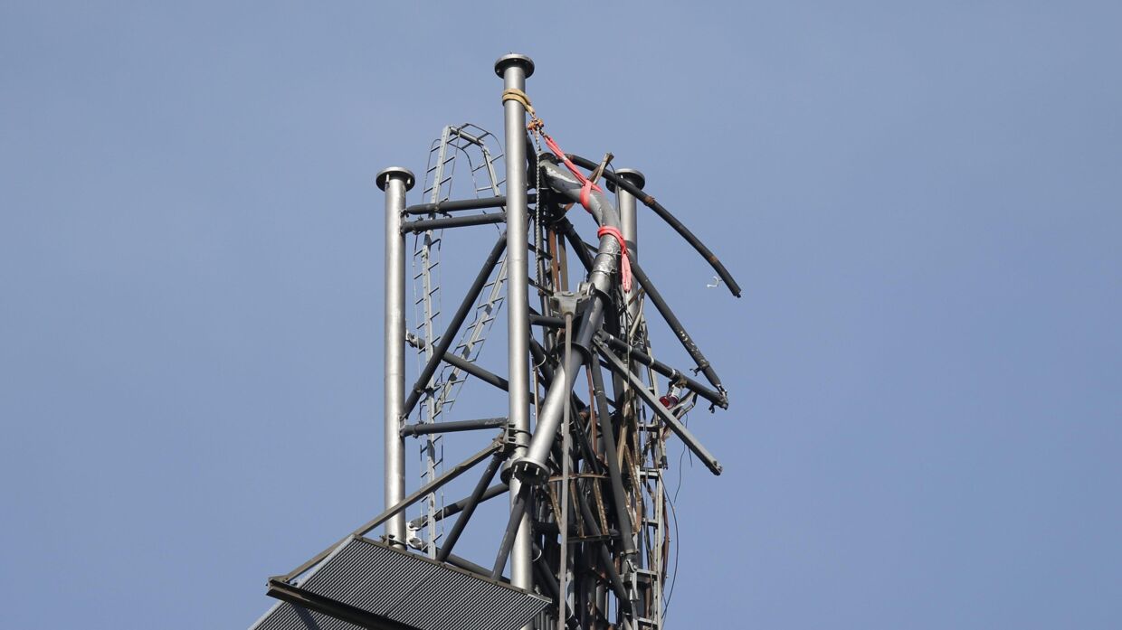 Det tages meget alvorligt, at adskillige svenske telemaster i den seneste tid tilsyneladende har været udsat for sabotage. Her toppen af en 332 meter høj mast i nærheden af Borås. Foto: Adam Ihse /AFP