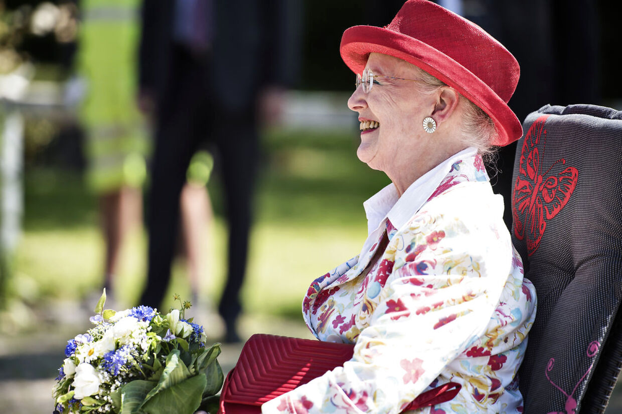 Arkivfoto: Dronning Margrethe besøgte Lolland torsdag den 2. juni 2016 i forbindelse med sommertogt på Kongeskibet Dannebrog. Her er hun til åbning af Svanegangen med tale af borgmester Holger Schou Rasmussen.