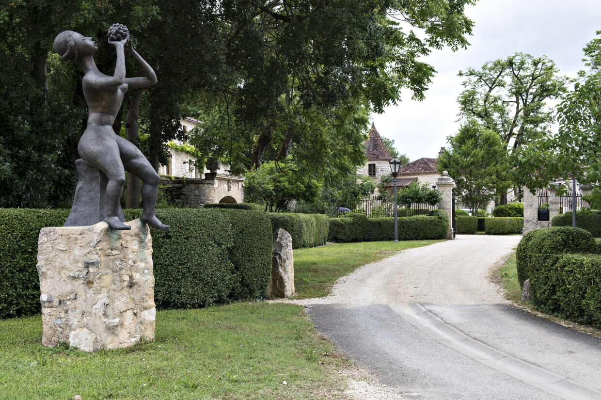 Prins Henrik er kunstneren bag flere af de store skulpturer på Château de Cayx.